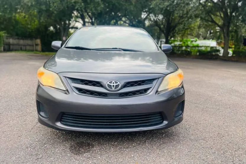 2011 Toyota Corolla LE photo 1