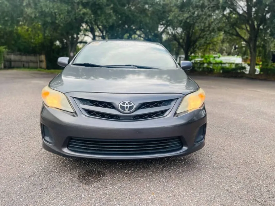 2011 Toyota Corolla LE photo 1
