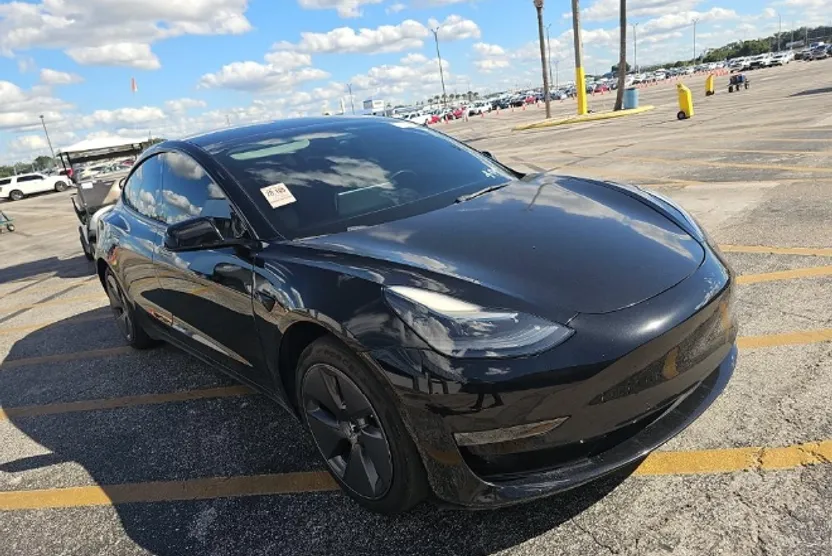 2021 Tesla Model 3 Standard Range Plus photo 1