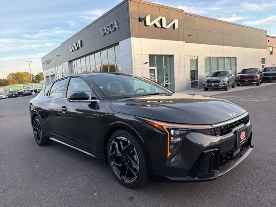 2025 Kia K4 GT-Line photo 1