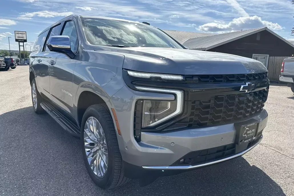 2025 Chevrolet Suburban Premier photo 1