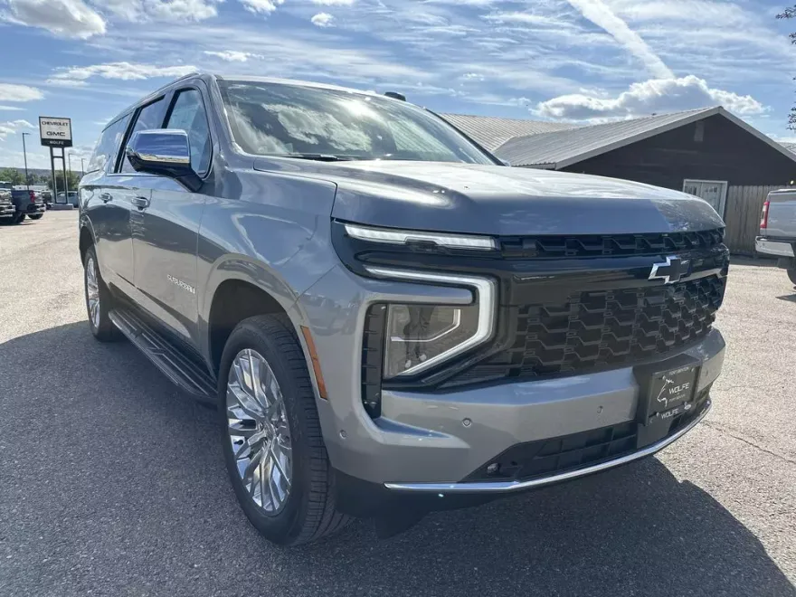 2025 Chevrolet Suburban Premier photo 1