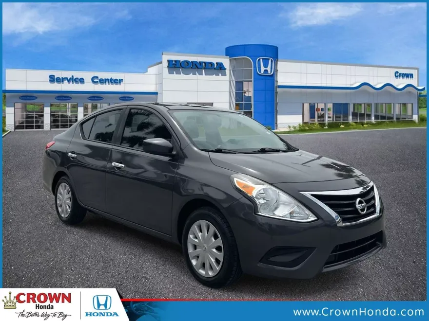 2015 Nissan Versa SV Sedan photo 1