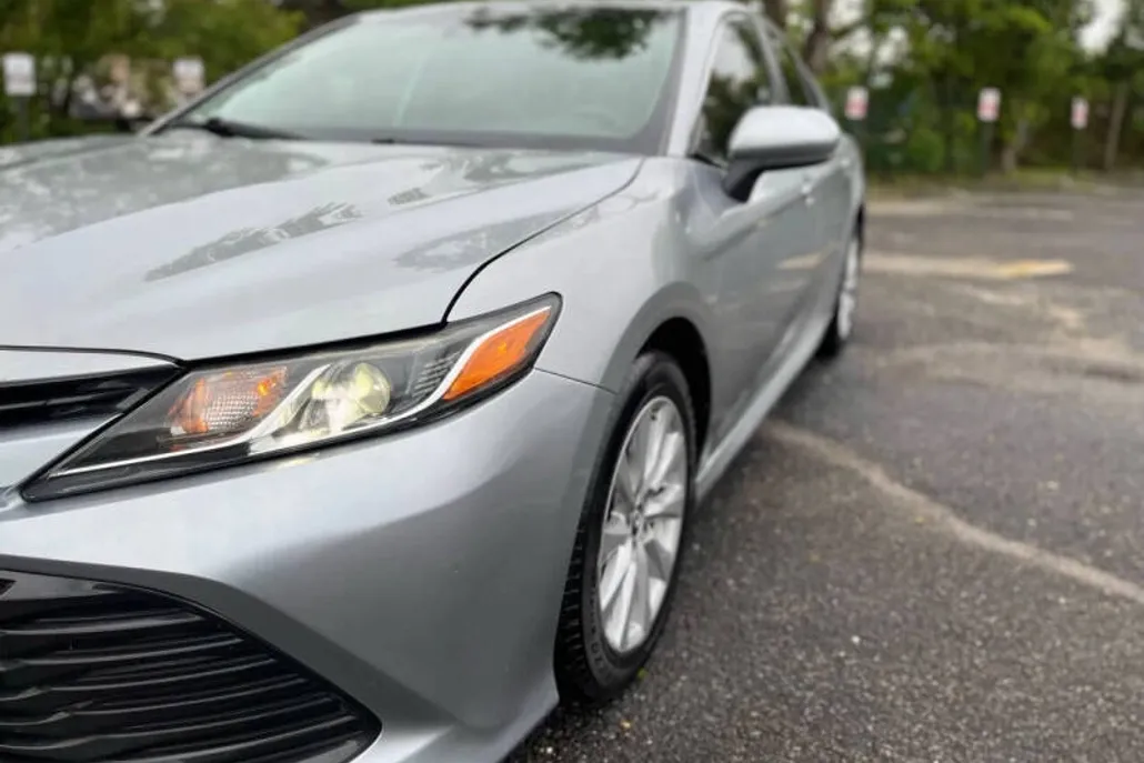 2019 Toyota Camry SE XLE photo 1