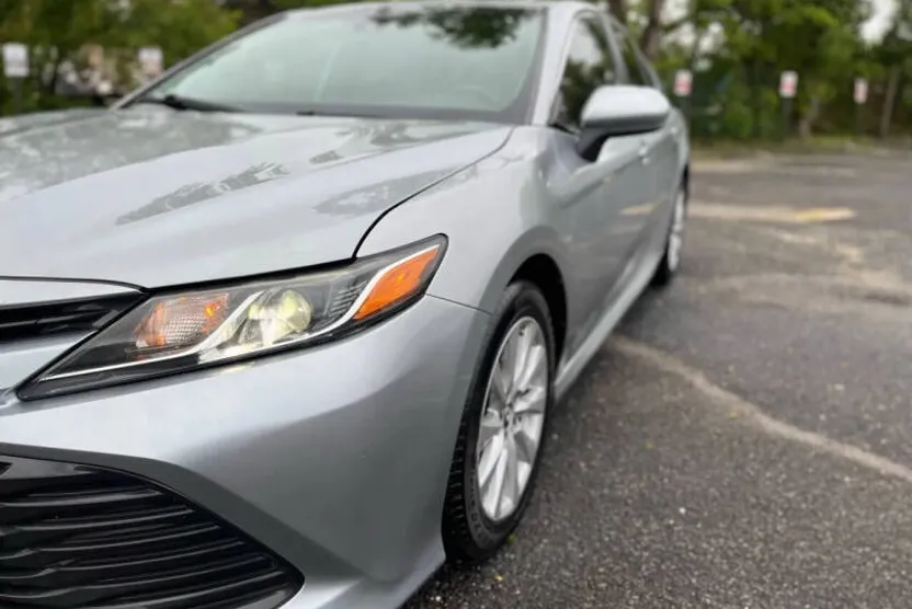 2019 Toyota Camry SE XLE photo 1