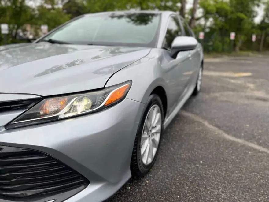 2019 Toyota Camry SE XLE photo 1