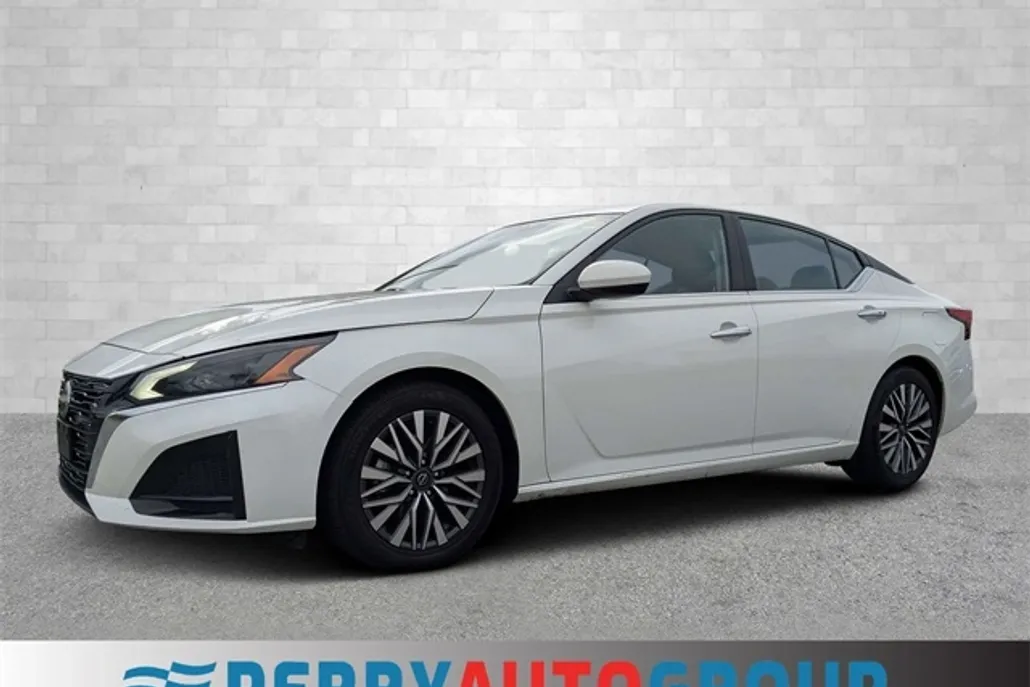 2023 Nissan Altima 2.5 SV photo 1