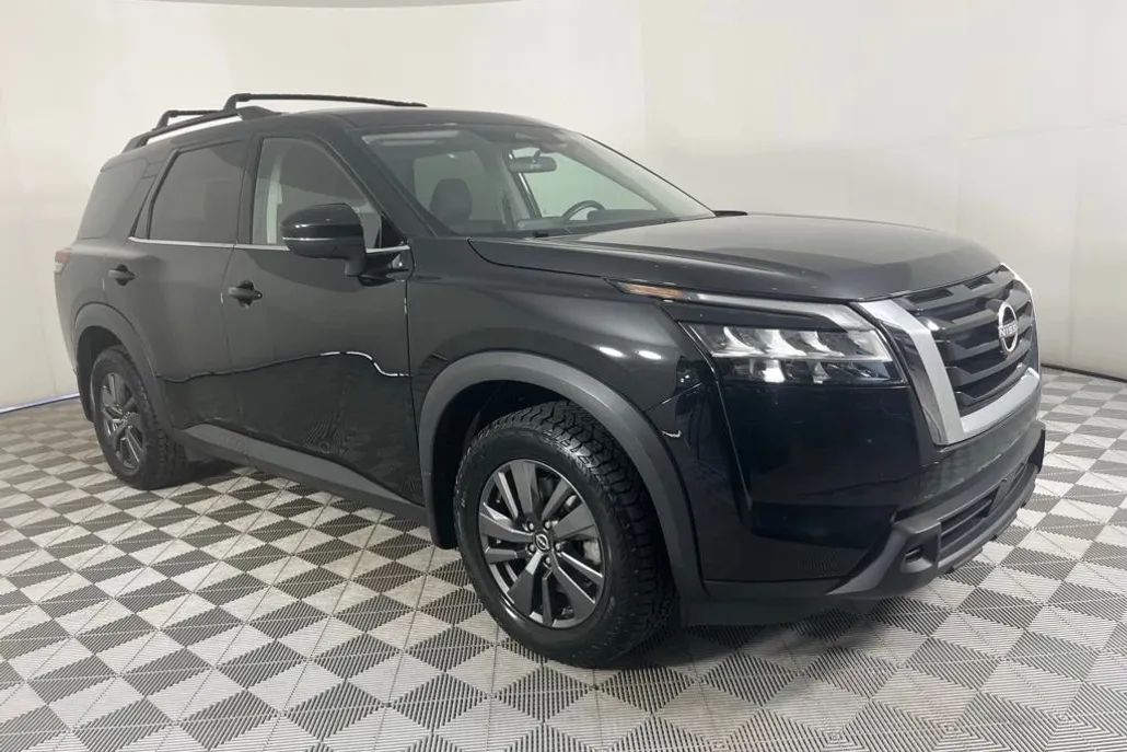 2022 Nissan Pathfinder SV photo 1