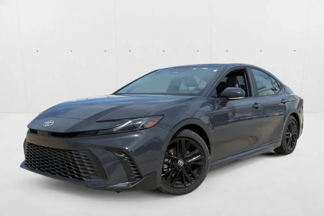 2025 Toyota Camry SE photo 1
