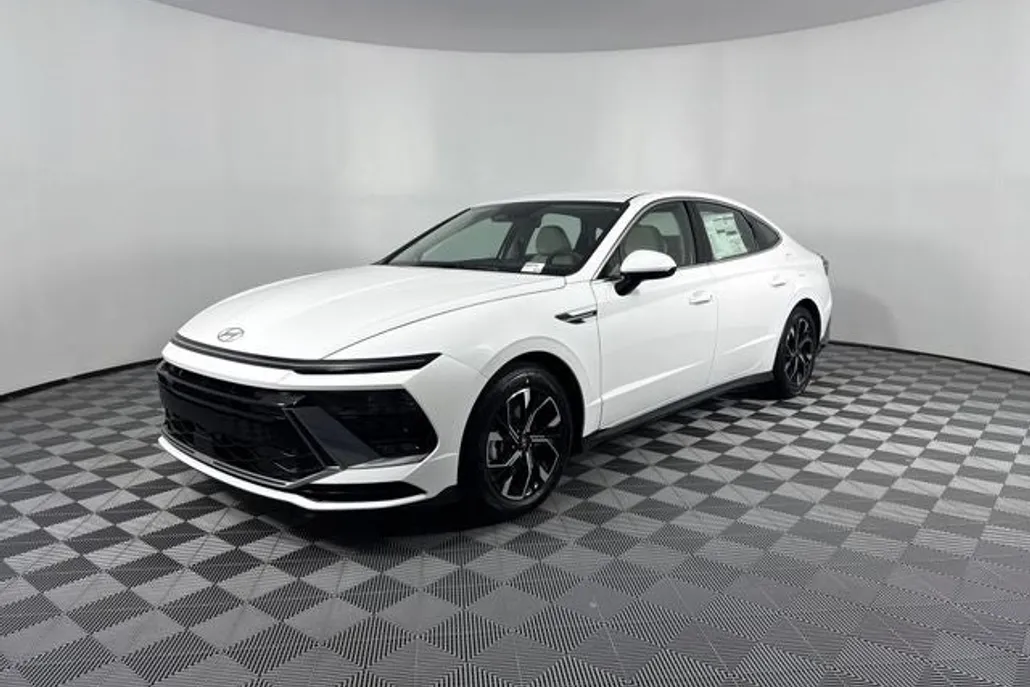 2025 Hyundai Sonata SEL photo 1