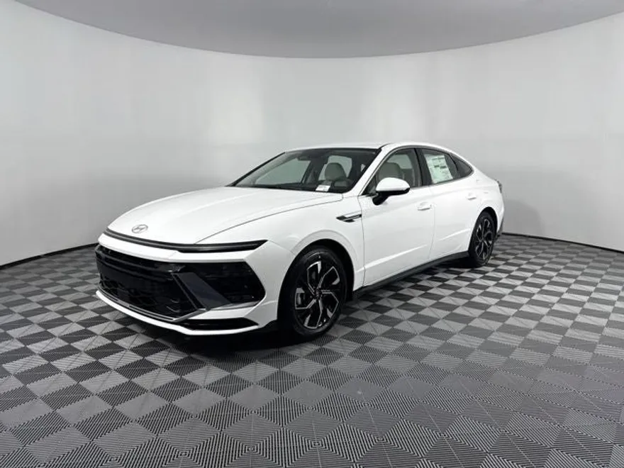 2025 Hyundai Sonata SEL photo 1