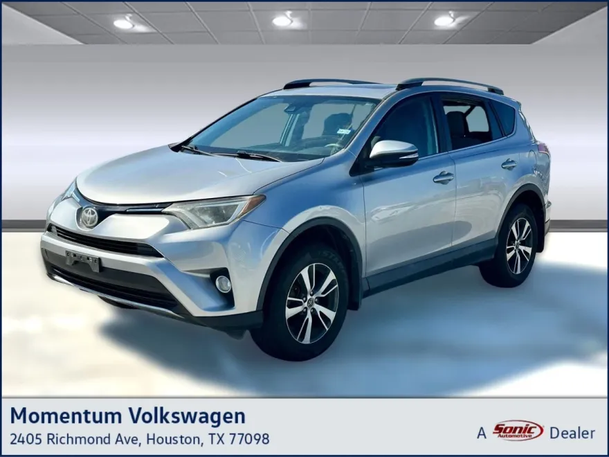 2017 Toyota RAV4 XLE photo 1