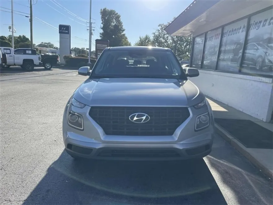 2025 Hyundai Venue SE photo 1