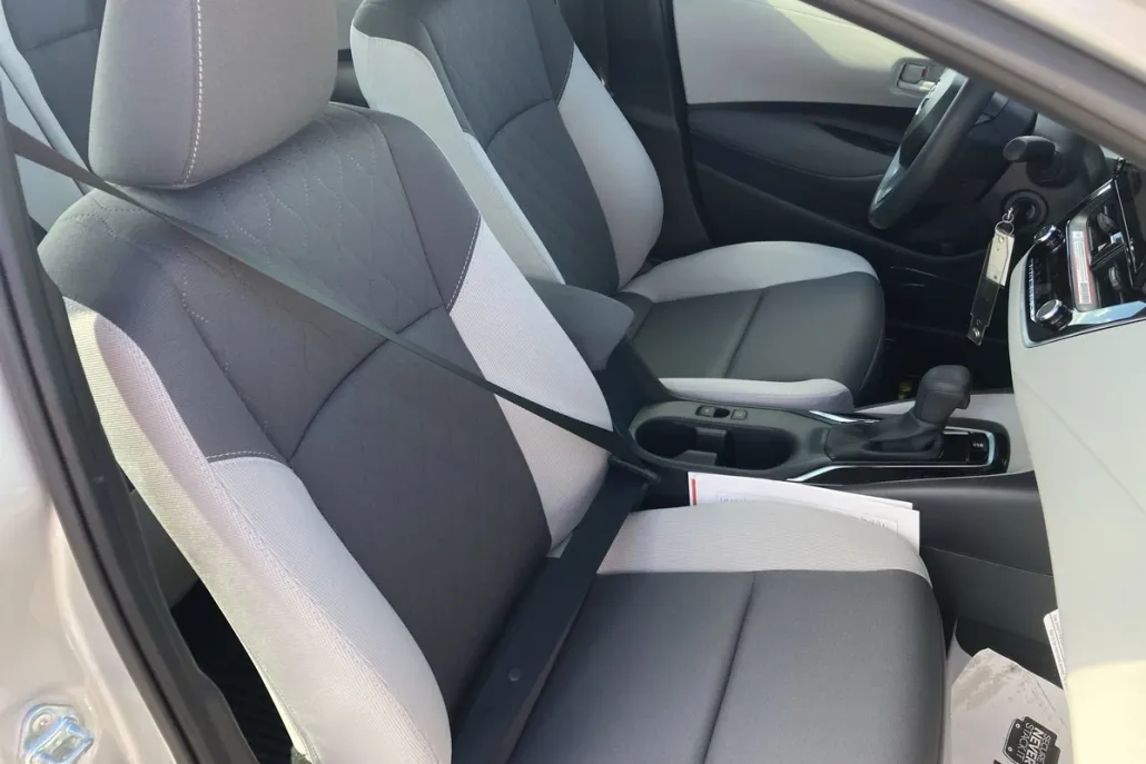 2025 Toyota Corolla LE photo 1