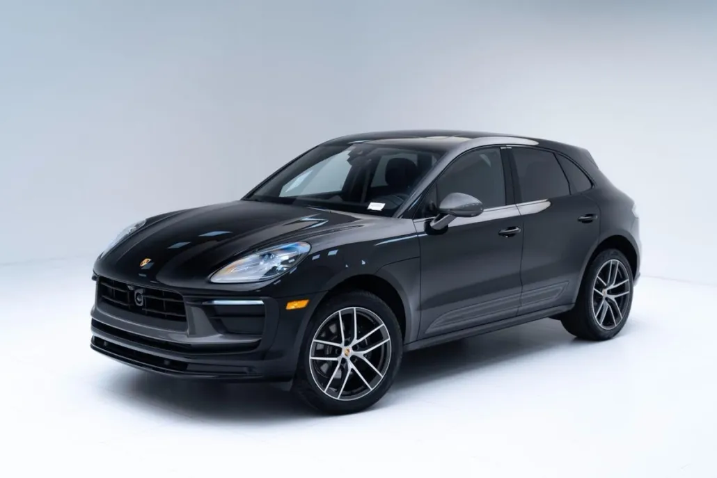 2025 Porsche Macan T photo 1