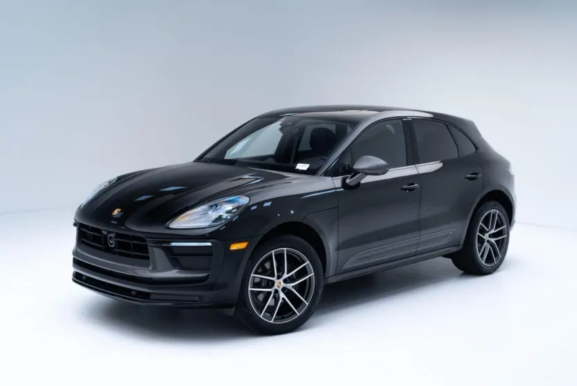2025 Porsche Macan T photo 1