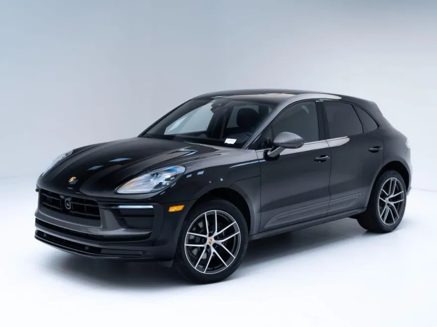 2025 Porsche Macan T photo 1