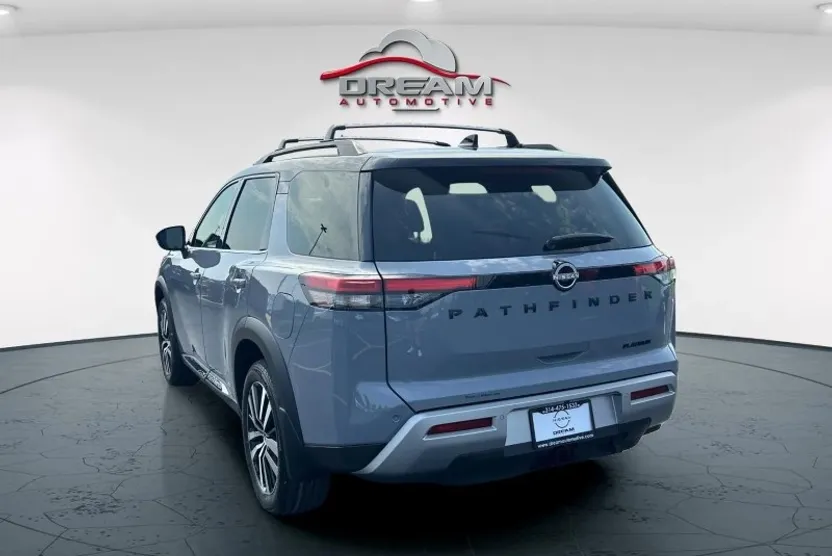 2025 Nissan Pathfinder Platinum photo 1