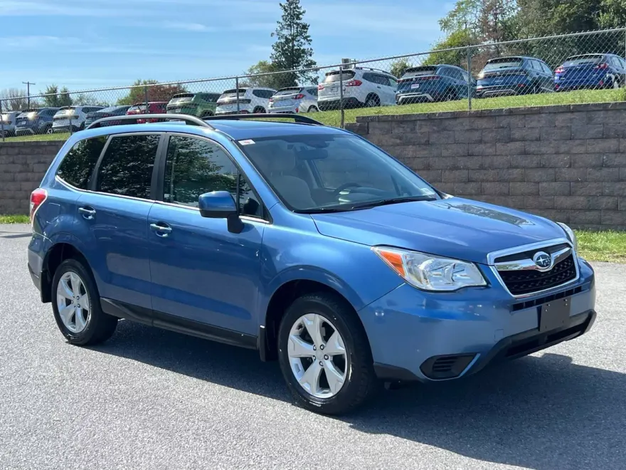 2015 Subaru Forester 2.5i Premium photo 1