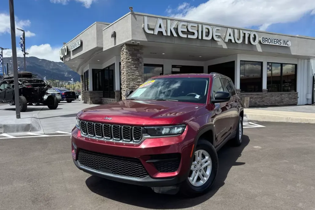 2023 Jeep Grand Cherokee Laredo photo 1