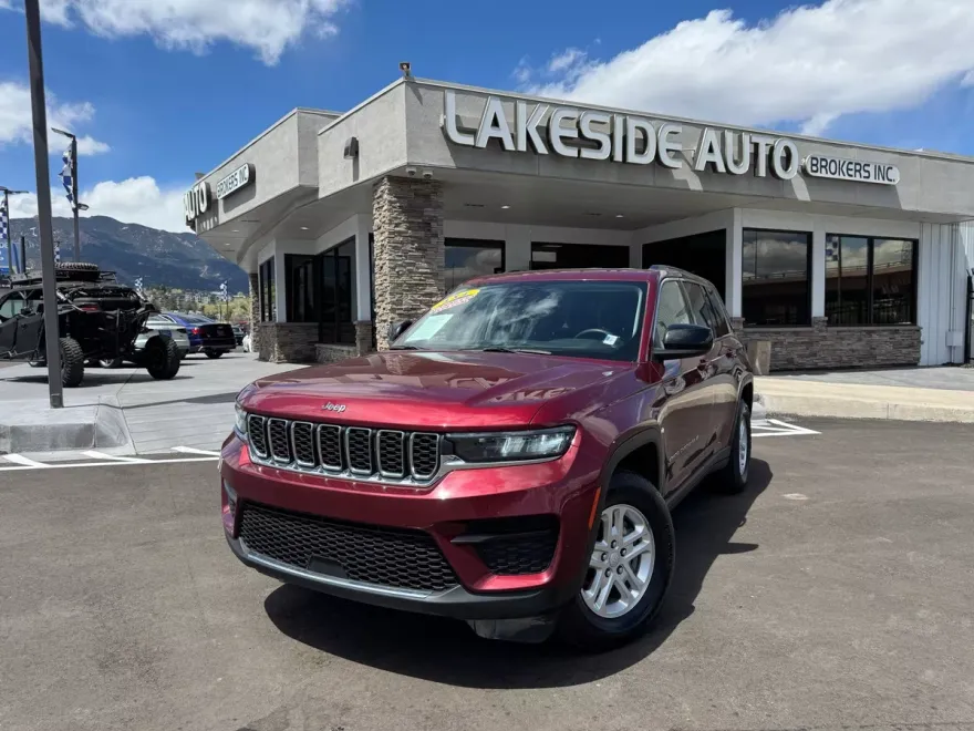 2023 Jeep Grand Cherokee Laredo photo 1