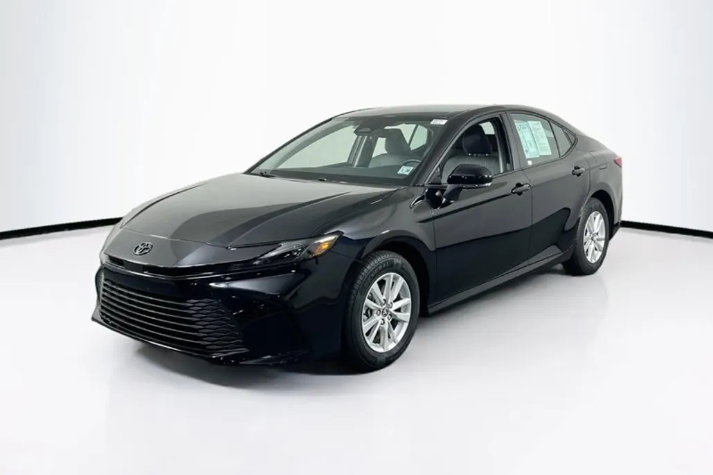 2025 Toyota Camry LE photo 1