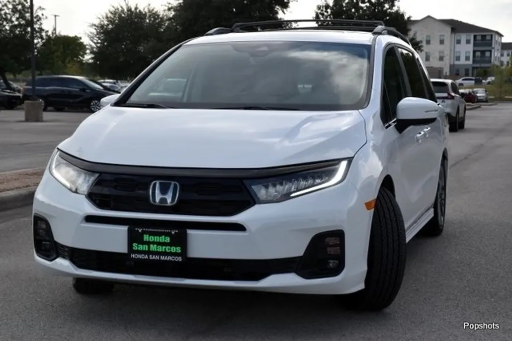 2026 Honda Odyssey Touring photo 1