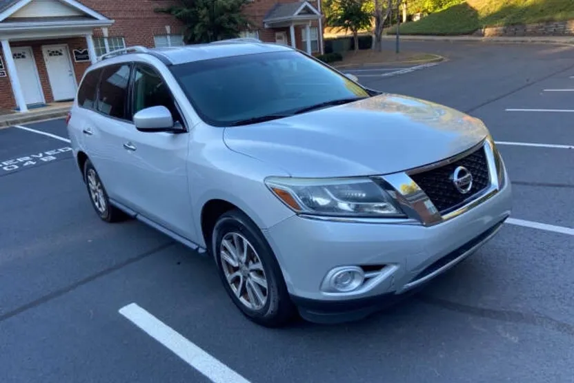 2016 Nissan Pathfinder S photo 1
