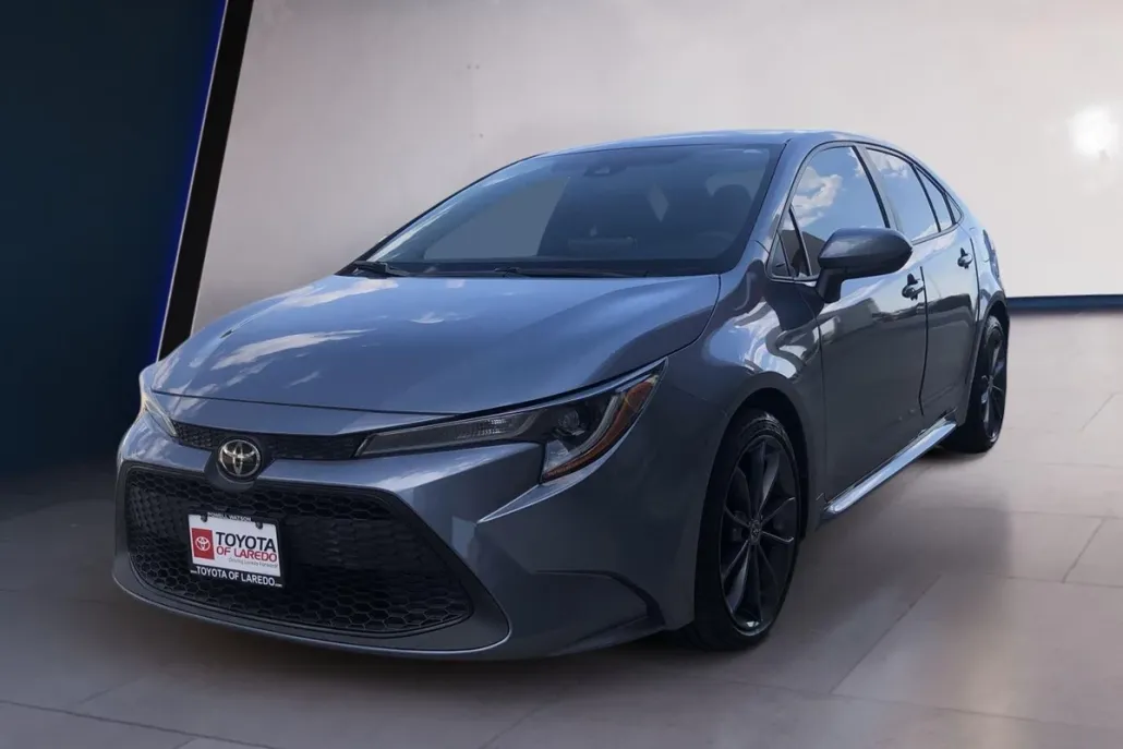 2020 Toyota Corolla LE photo 1