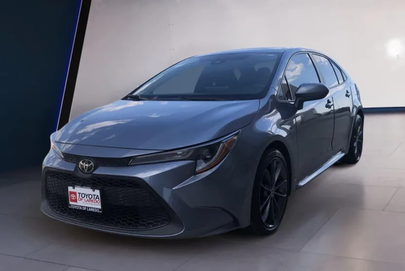 2020 Toyota Corolla LE photo 1