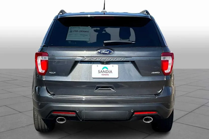 2019 Ford Explorer XLT photo 1
