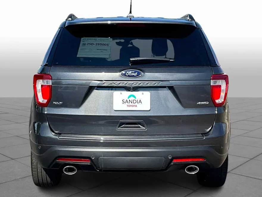 2019 Ford Explorer XLT photo 1