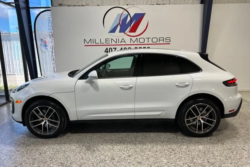 2024 Porsche Macan Base photo 1