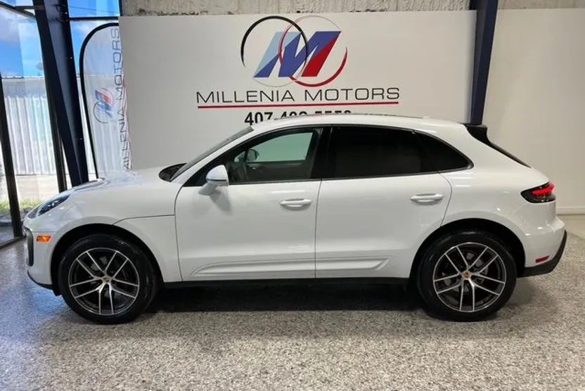 2024 Porsche Macan Base photo 1