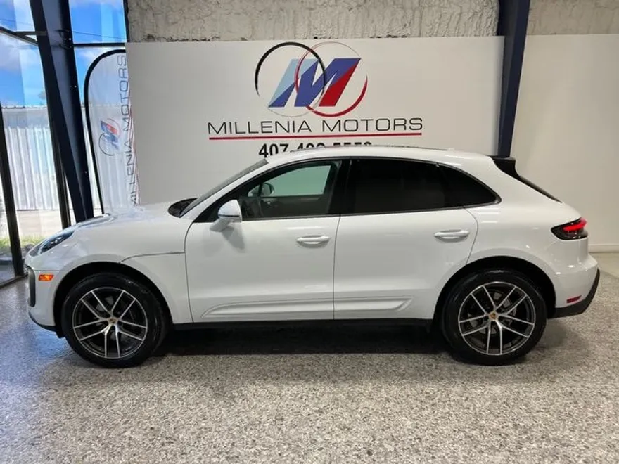 2024 Porsche Macan Base photo 1