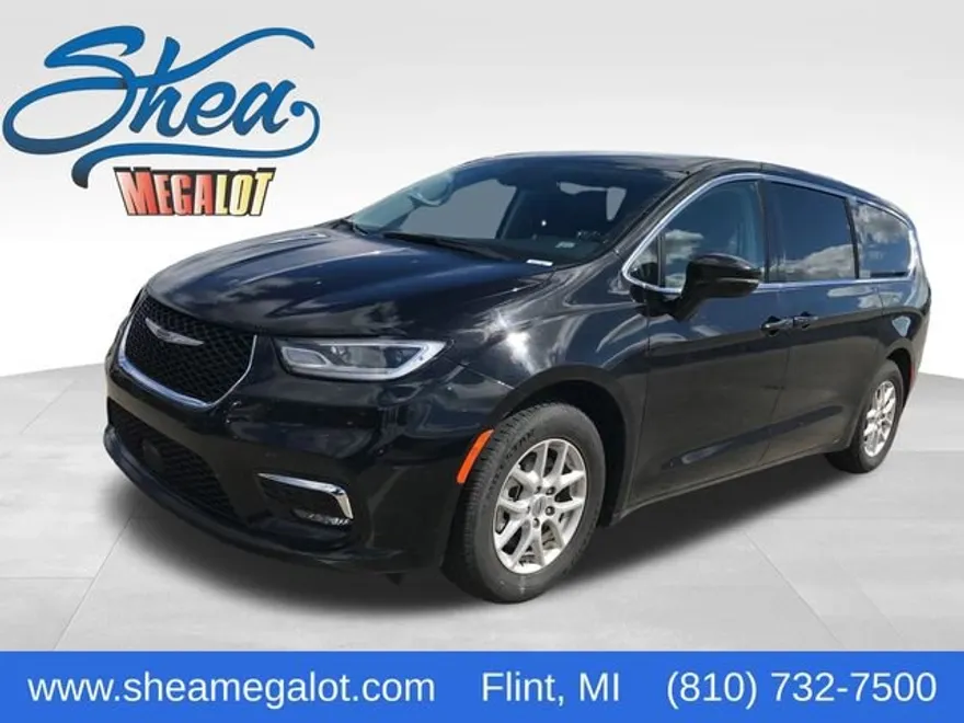 2024 Chrysler Pacifica Touring L photo 1