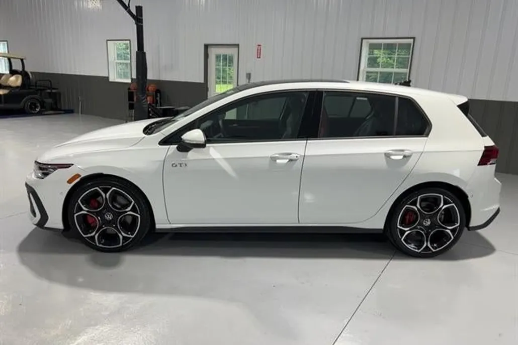 2025 Volkswagen Golf GTI Autobahn photo 1
