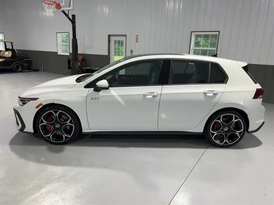 2025 Volkswagen Golf GTI Autobahn photo 1