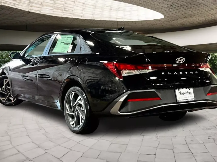 2025 Hyundai Elantra SEL Sport photo 1