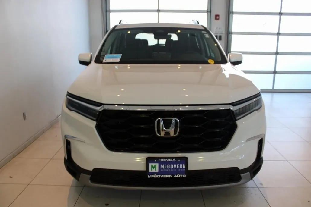 2025 Honda Pilot Touring photo 1