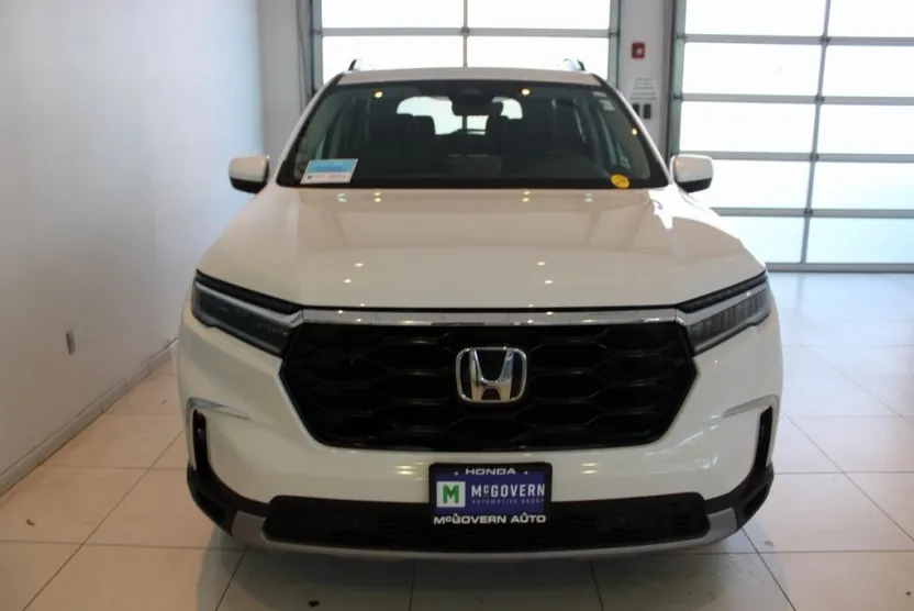 2025 Honda Pilot Touring photo 1