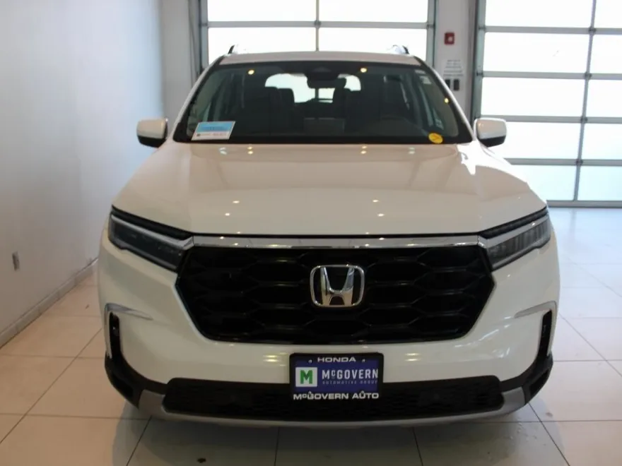 2025 Honda Pilot Touring photo 1