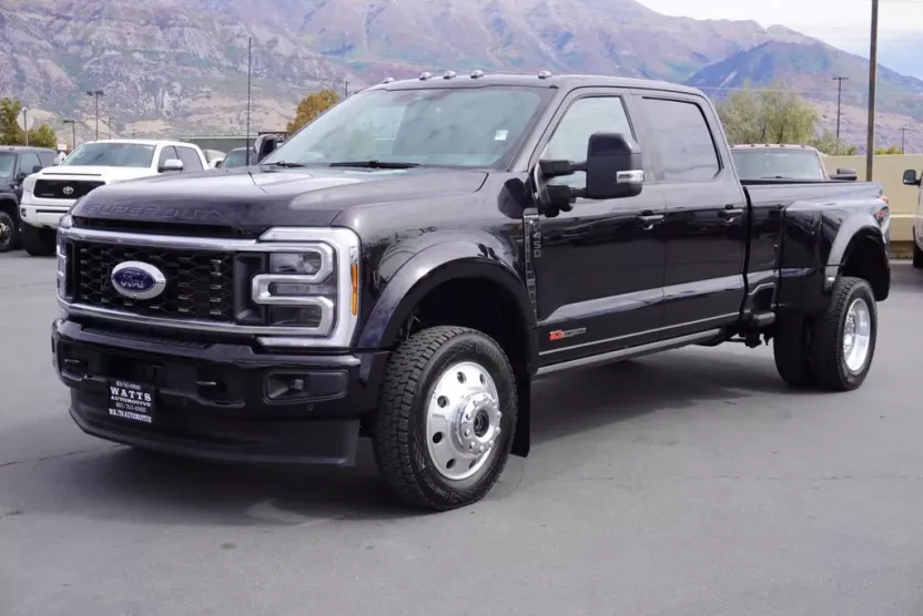 2025 Ford F-450 Platinum photo 1