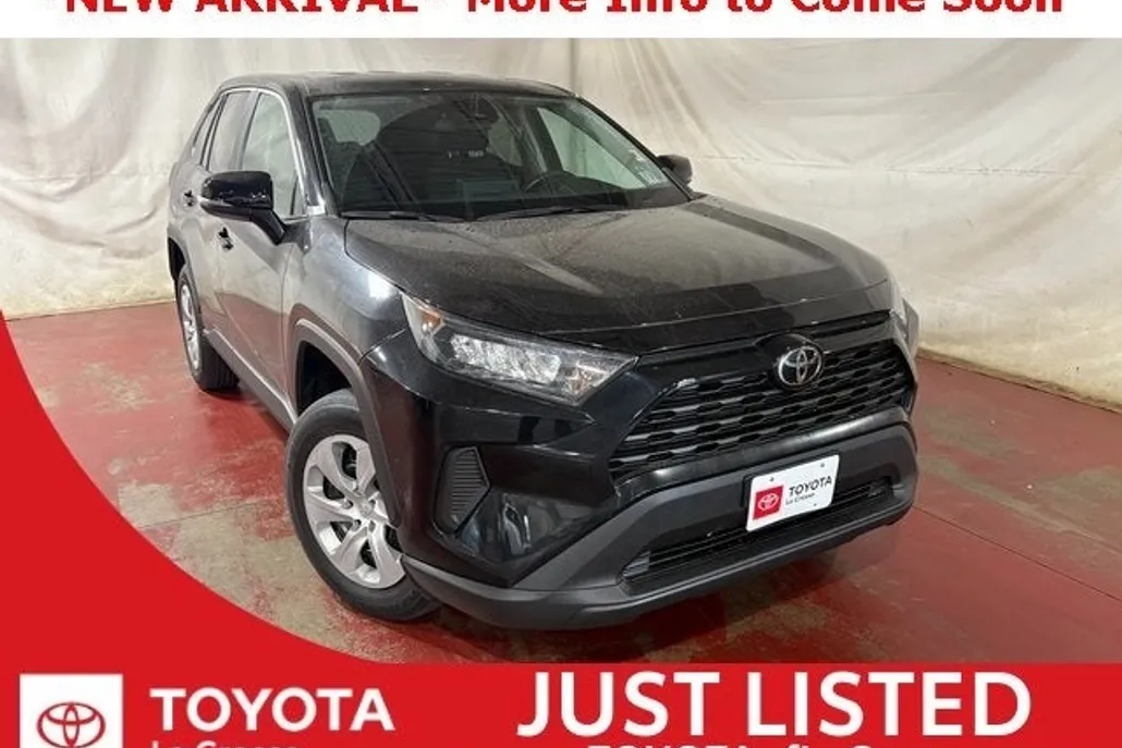 2022 Toyota RAV4 LE photo 1