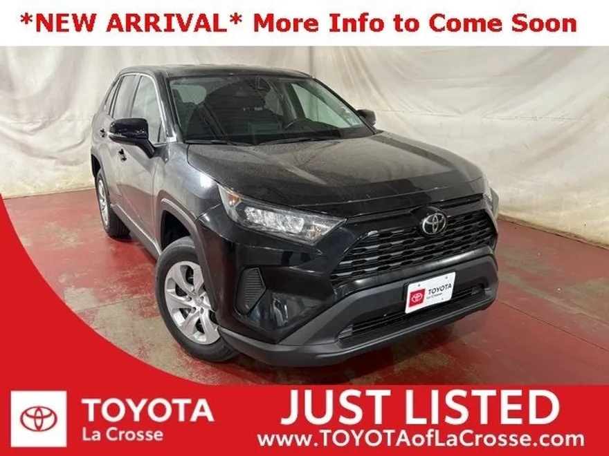 2022 Toyota RAV4 LE photo 1
