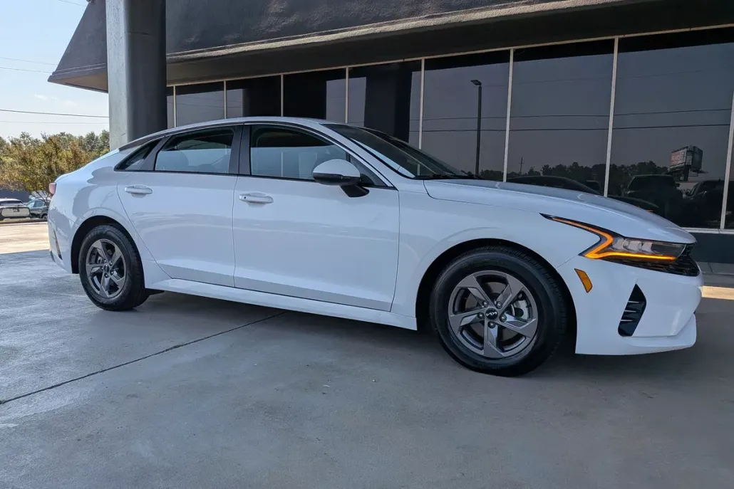 2023 Kia K5 LXS photo 1