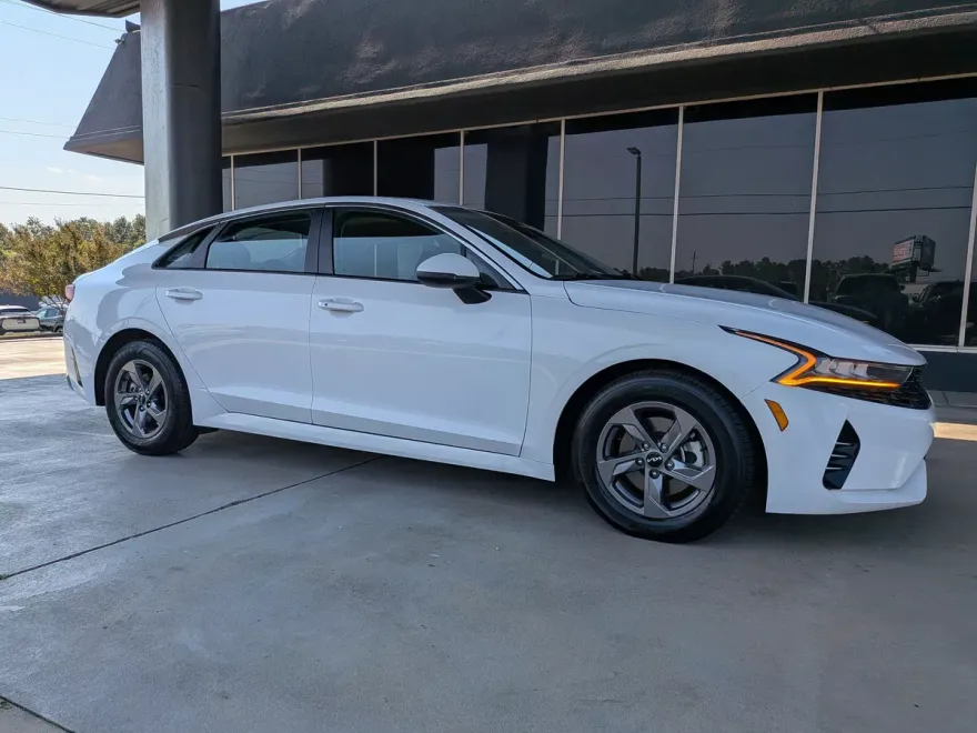 2023 Kia K5 LXS photo 1