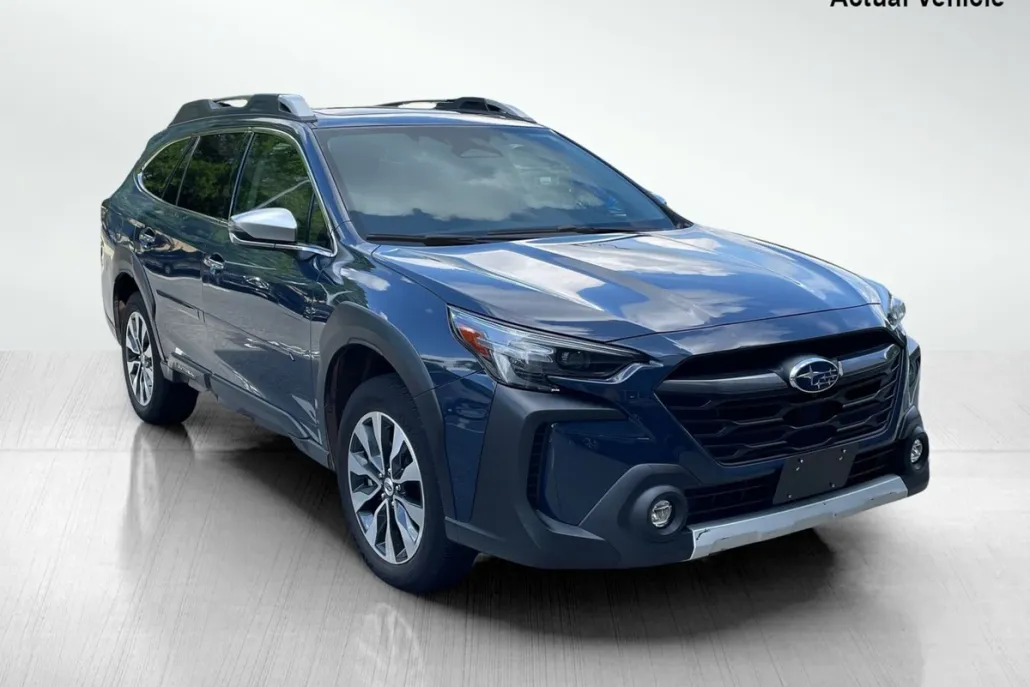 2023 Subaru Outback Touring photo 1