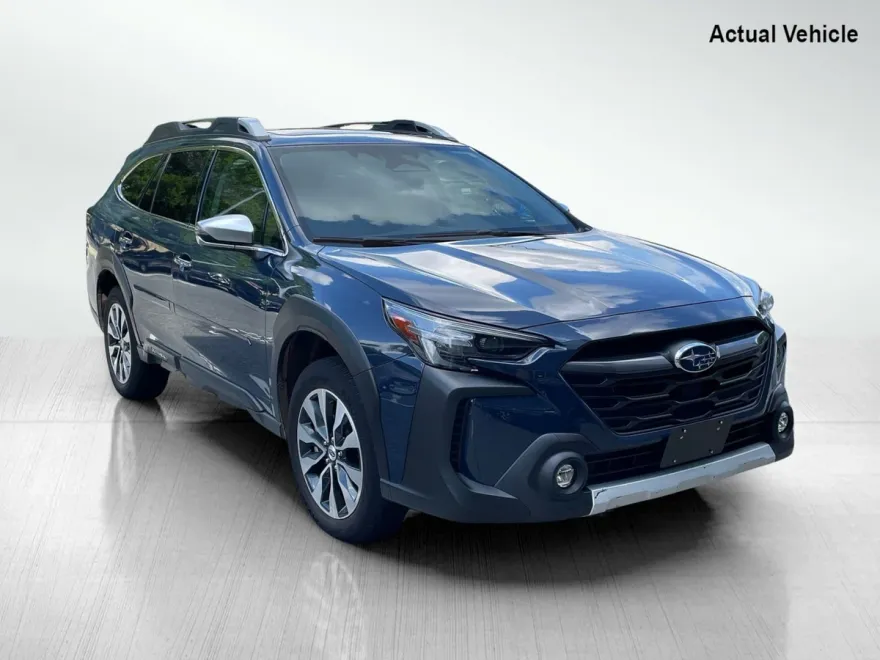 2023 Subaru Outback Touring photo 1