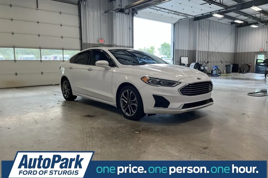 2019 Ford Fusion SEL photo 1